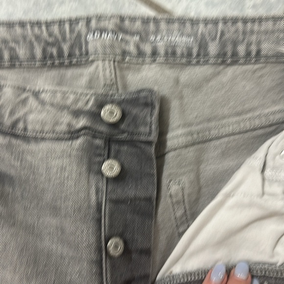 Super cute gray-washed Old Navy jeans! - Picture 2 of 3